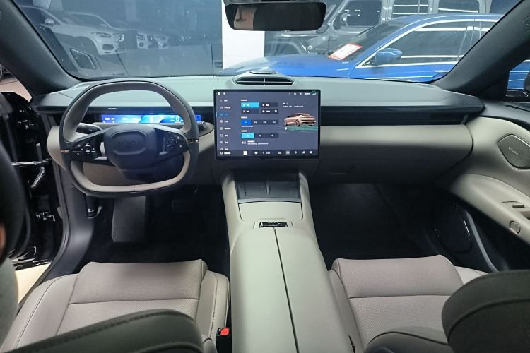 Lynk & Co 2025 car image #10