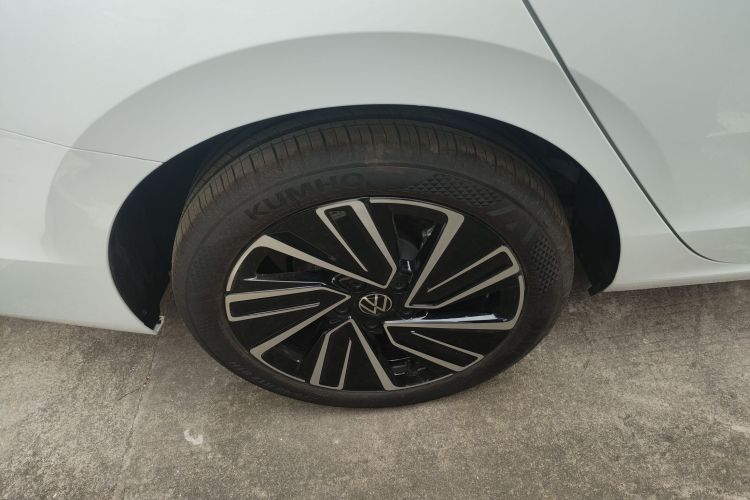 Volkswagen 2025 car image #10