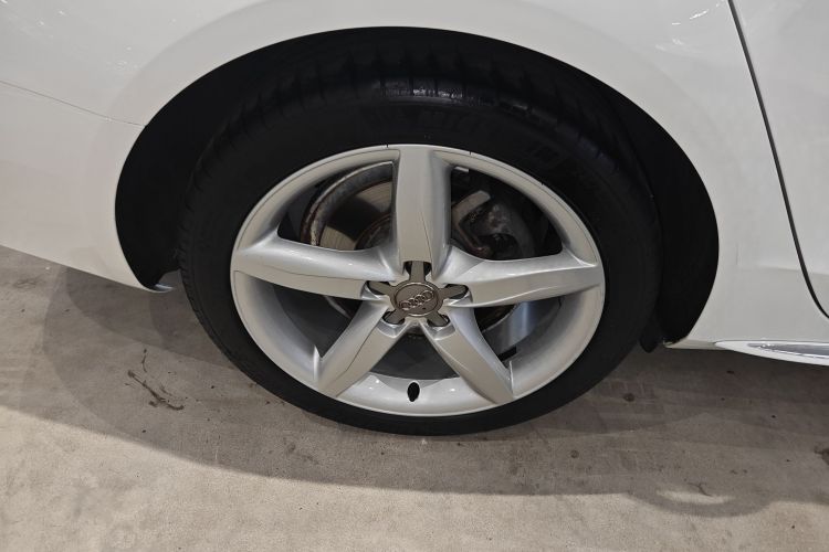 Audi A4L 2015 car image #10