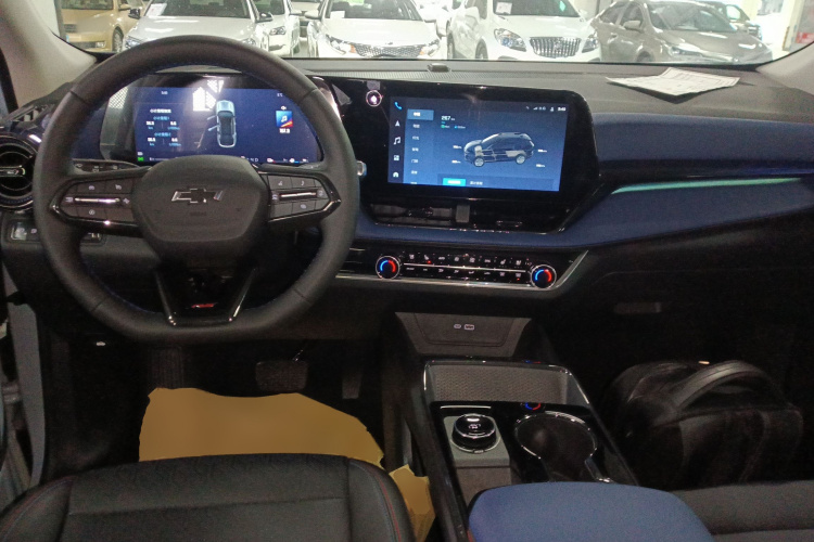 Chevrolet Equinox Plus 2025 car image #10