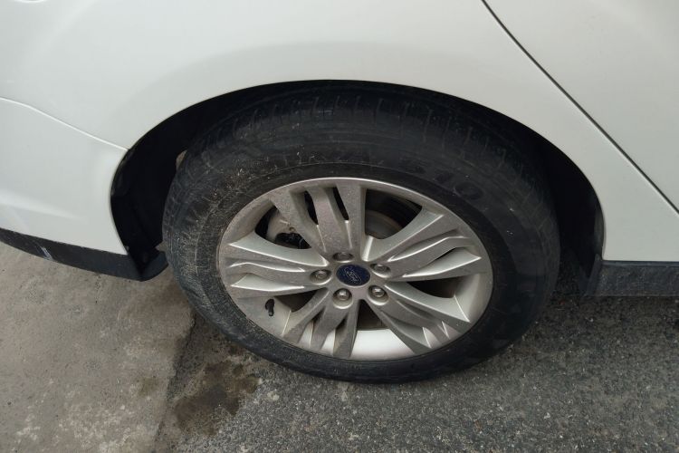 Ford Focus 2015 image de voiture #10