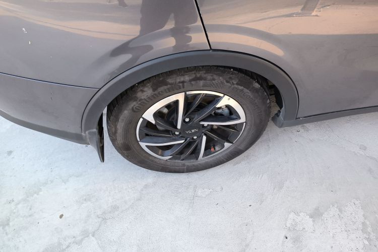 哪吒汽车 哪吒V 2021 汽车图片 #10