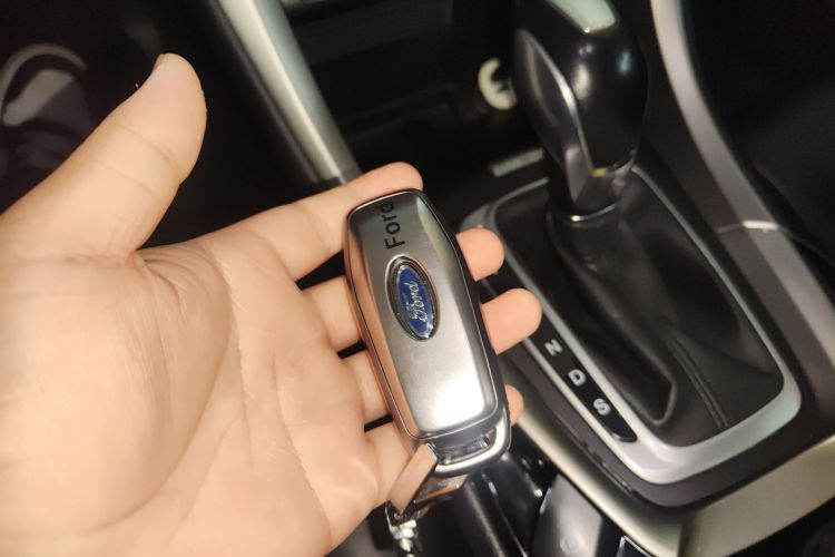 Ford Mondeo 2015 car image #10