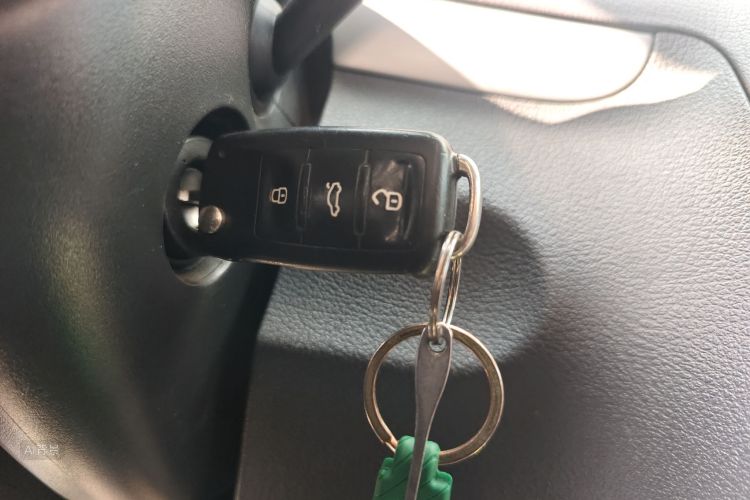 Volkswagen Touran 2015 car image #10