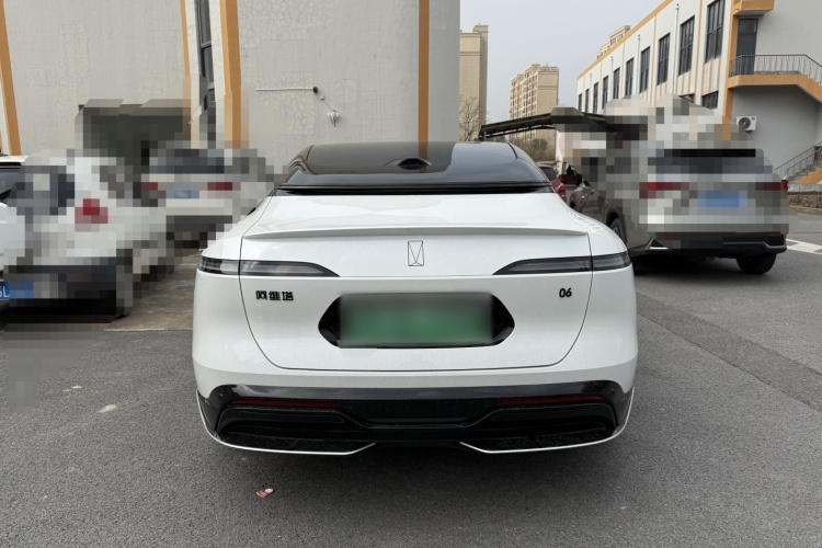 Avatr 06 2025 car image #10