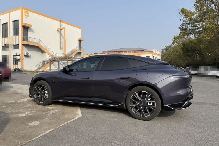 Avatr 06 2025 car image #10