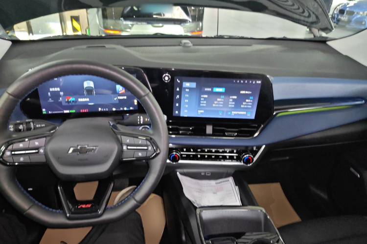 Chevrolet Equinox Plus 2025 car image #10