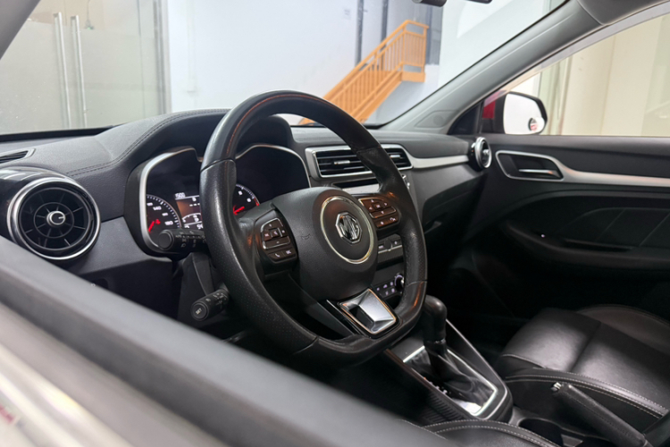 MG ZS 2017 car image #10