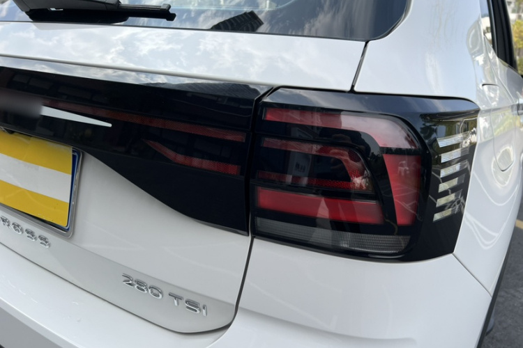 Volkswagen T-Cross 2021 #10 Volkswagen T-Cross 2021 car image #10