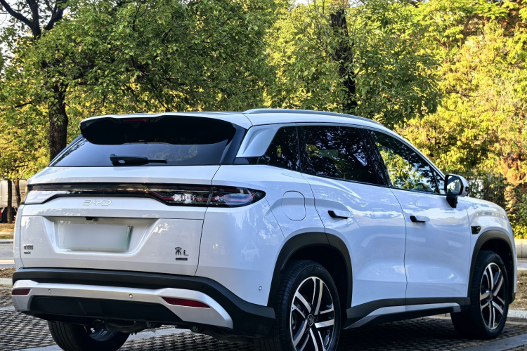 BYD SongL DM-i 2025 car image #10