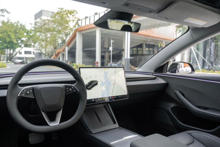 Tesla Model 3 2024 immagine di auto #10