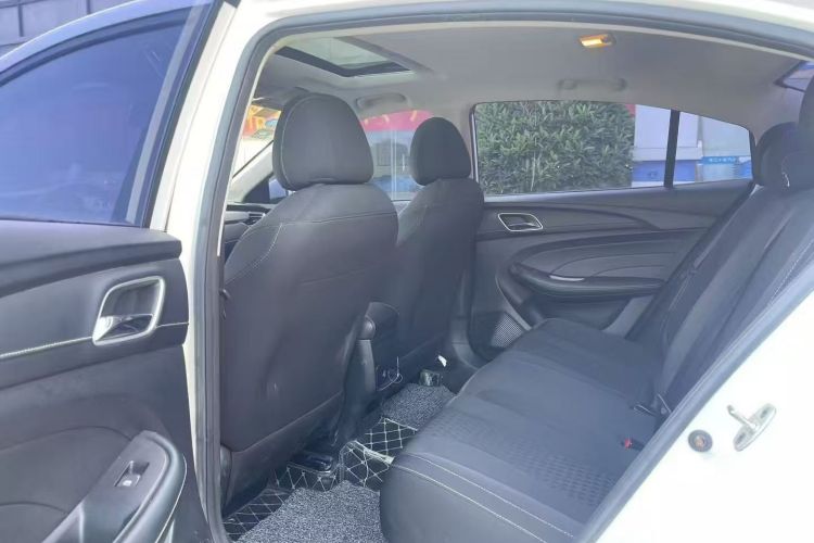 Roewe i5 2019 car image #10