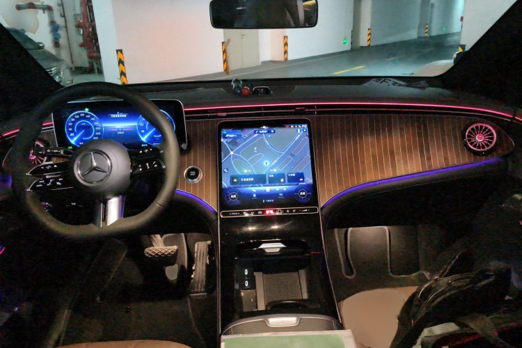 Mercedes-Benz EQE SUV 2023 #10 Mercedes-Benz EQE SUV 2023 car image #10