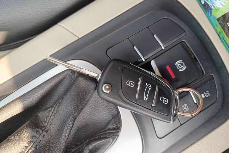 MG GS 2015 car image #10