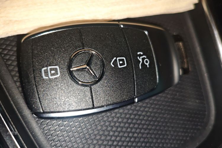 Mercedes-Benz GLB Class 2025 car image #10