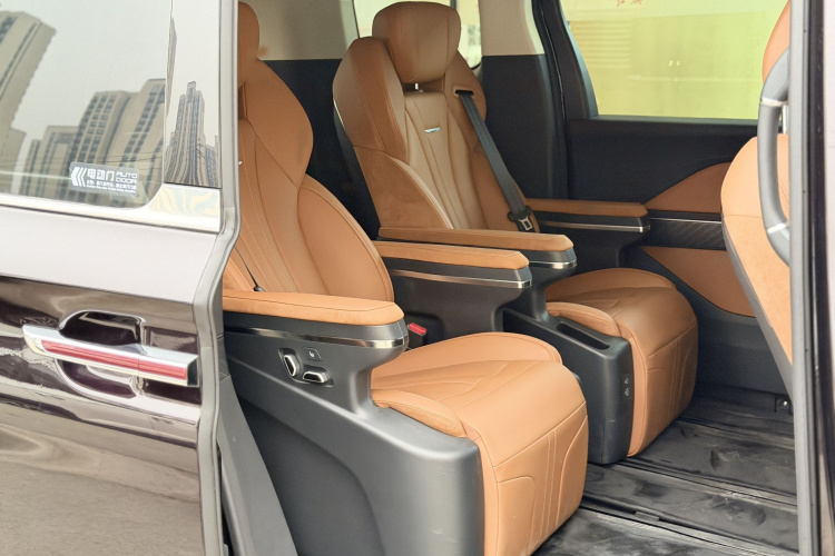 HongQi HQ9 PHEV 2024 #10 HongQi HQ9 PHEV 2024 car image #10