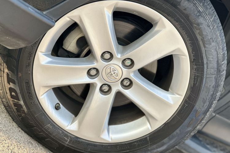 Toyota RAV4 2015 car image #10