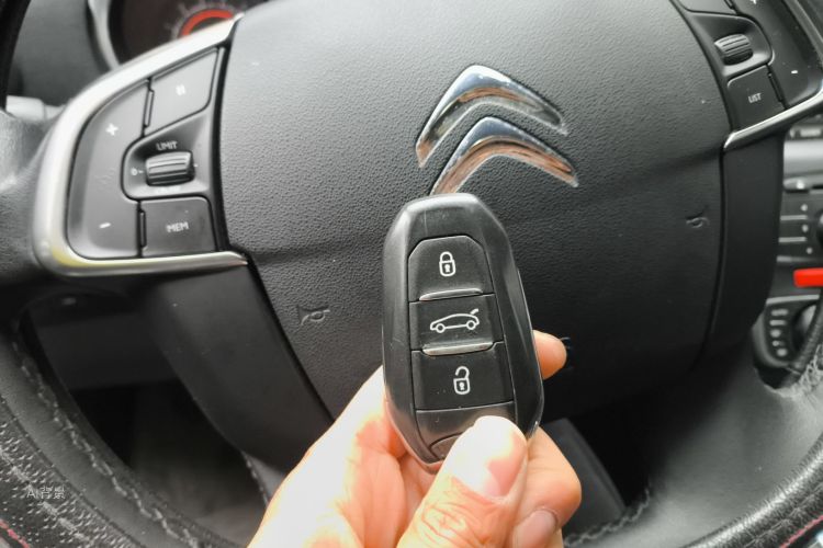 Citroen C4L 2015 car image #10