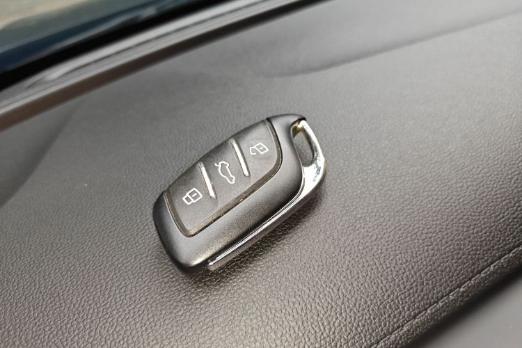 Roewe RX5 New Energy 2022 изображение автомобиля #10