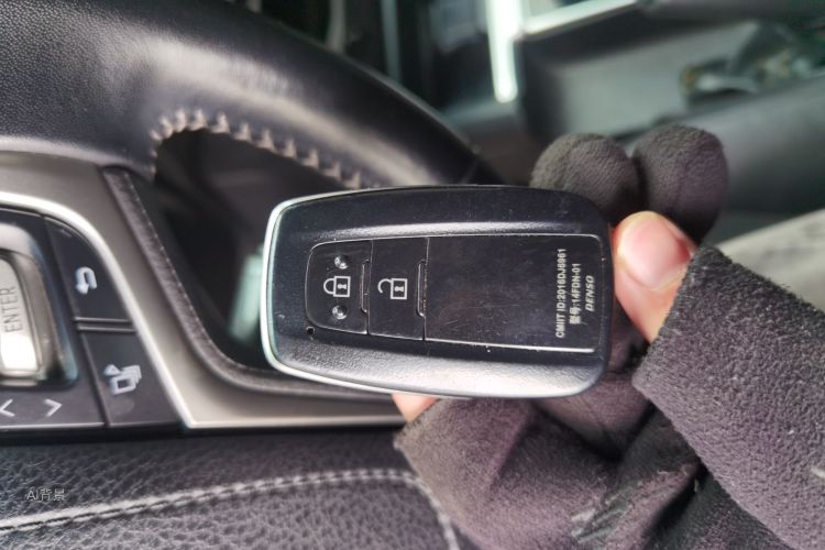 Toyota Land Cruiser Prado 2020 immagine di auto #10