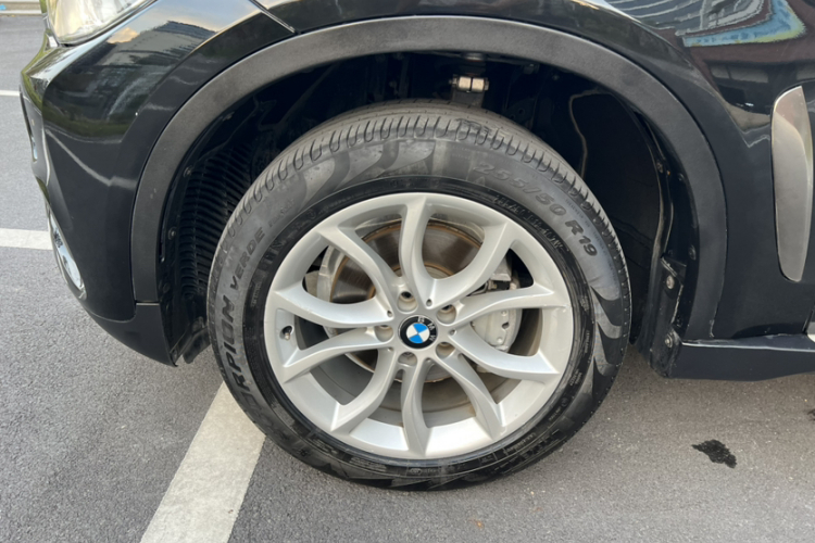 BMW X6 2018 car image #10