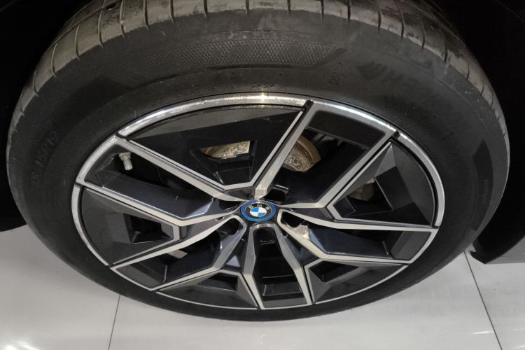 BMW i5 2024 immagine di auto #10
