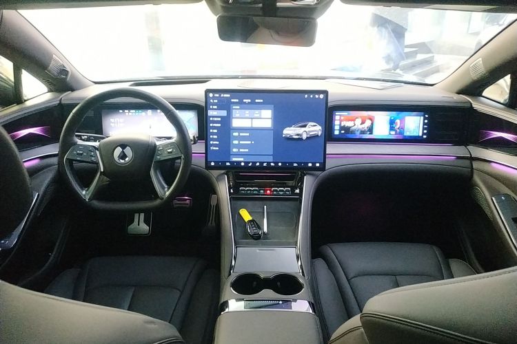 Denza Z9 2024 car image #10