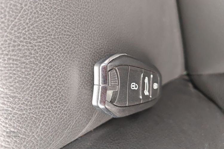 Citroen C4L 2014 car image #10