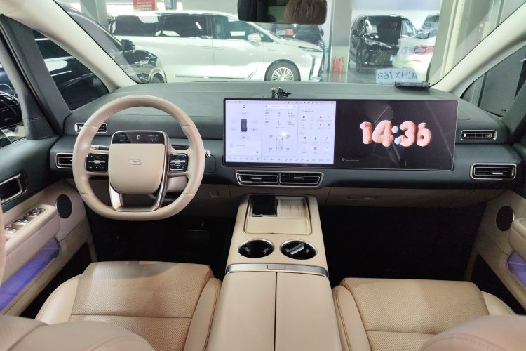 理想汽车 理想MEGA 2025 汽车图片 #10