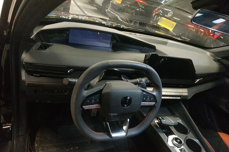 Changan UNI-V 2024 car image #10