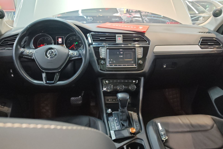 Volkswagen Tiguan L 2018 car image #10