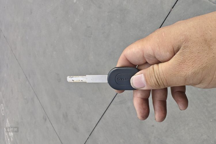 Avatr 12 2025 car image #10