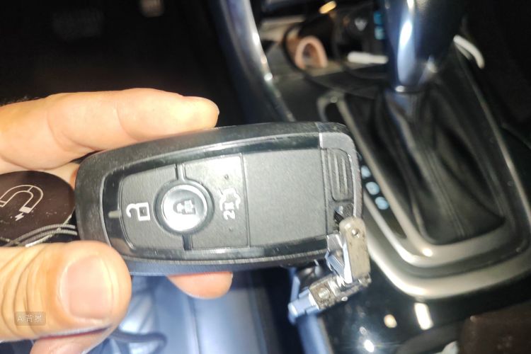 Ford Edge 2018 immagine di auto #10