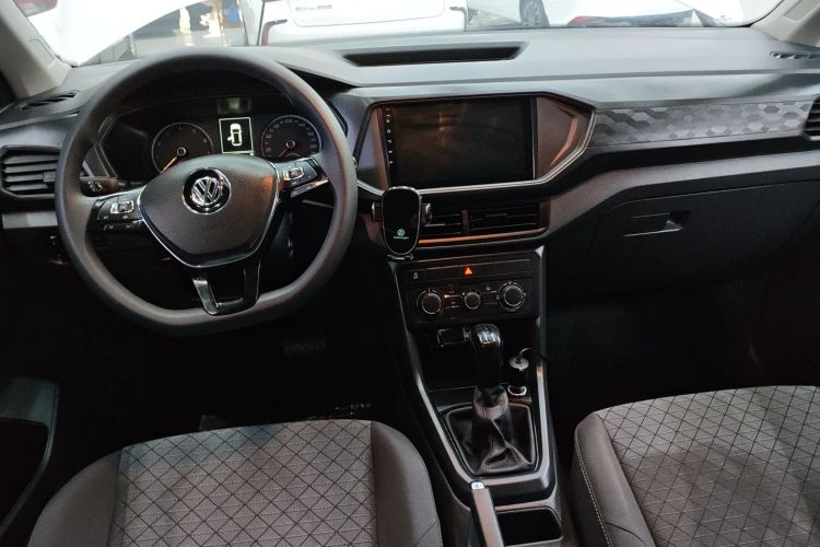 Volkswagen T-Cross 2020 #10 Volkswagen T-Cross 2020 car image #10