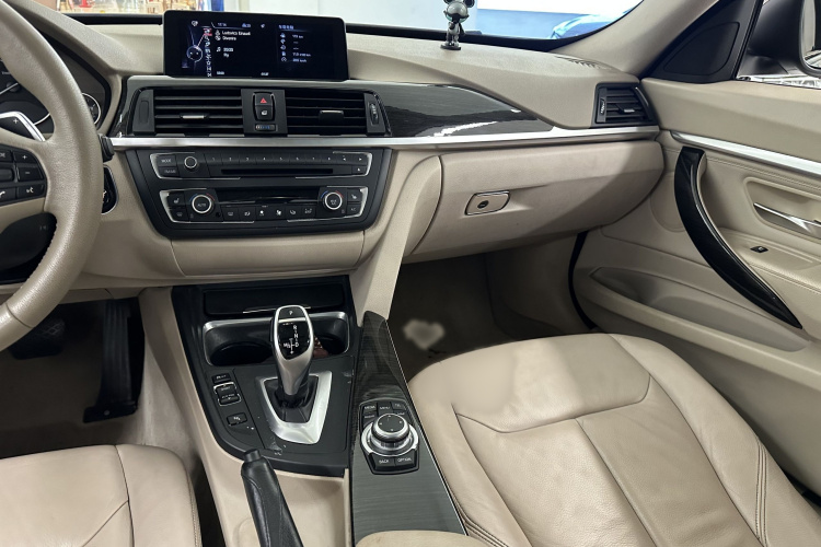 BMW 3 Series GT 2015 immagine di auto #10