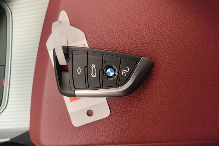 BMW i4 2022 car image #10