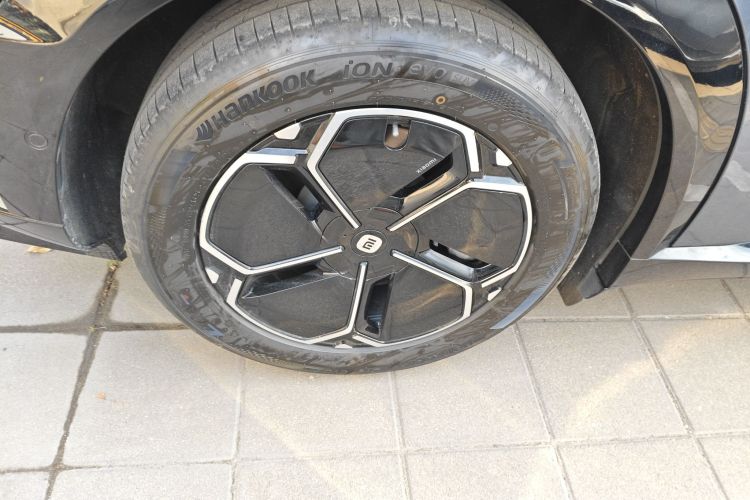 MI YU7 2025 car image #10