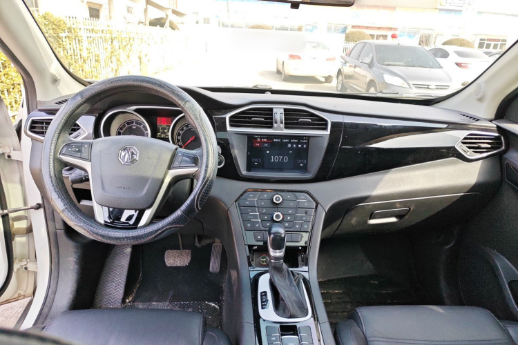 MG GS 2015 car image #10