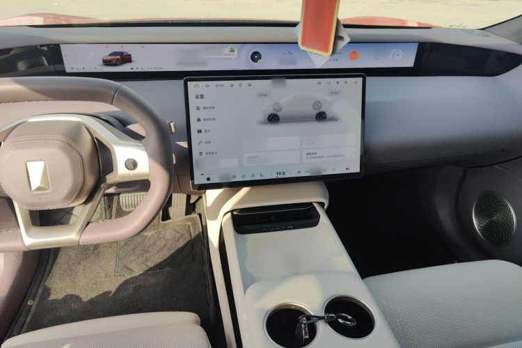 Avatr 06 2025 car image #10