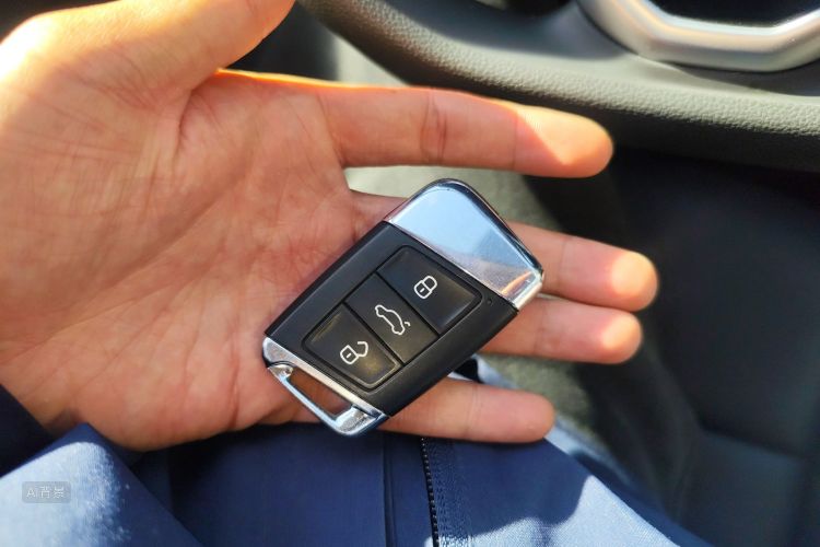 Volkswagen Passat 2022 immagine di auto #10