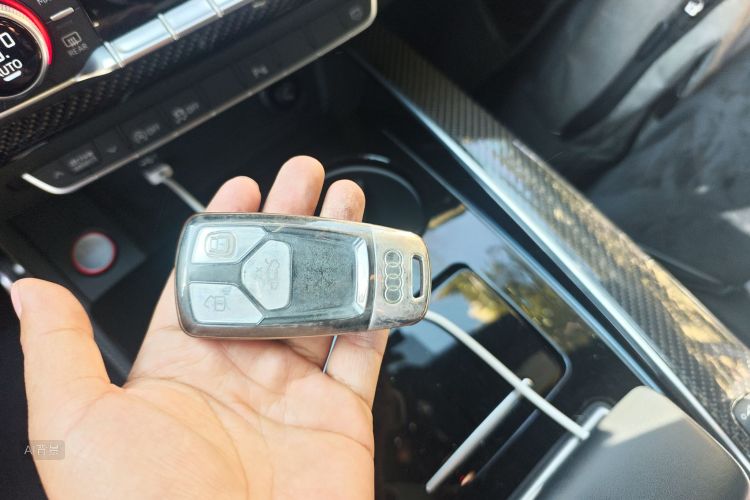 Audi S5 2019 car image #10