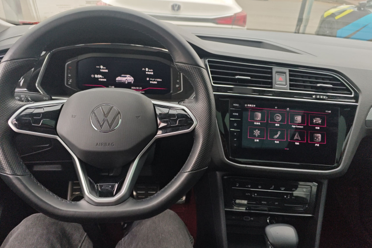 Volkswagen Tiguan X 2021 #10 Volkswagen Tiguan X 2021 صورة سيارة #10