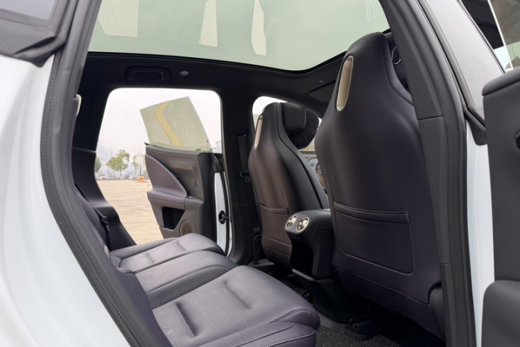 Avatr 07 2025 immagine di auto #10