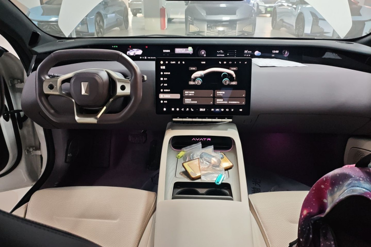 Avatr 12 2024 car image #10