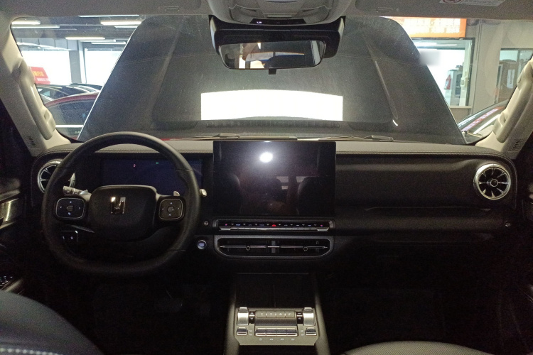 Tank 300 2025 car image #10