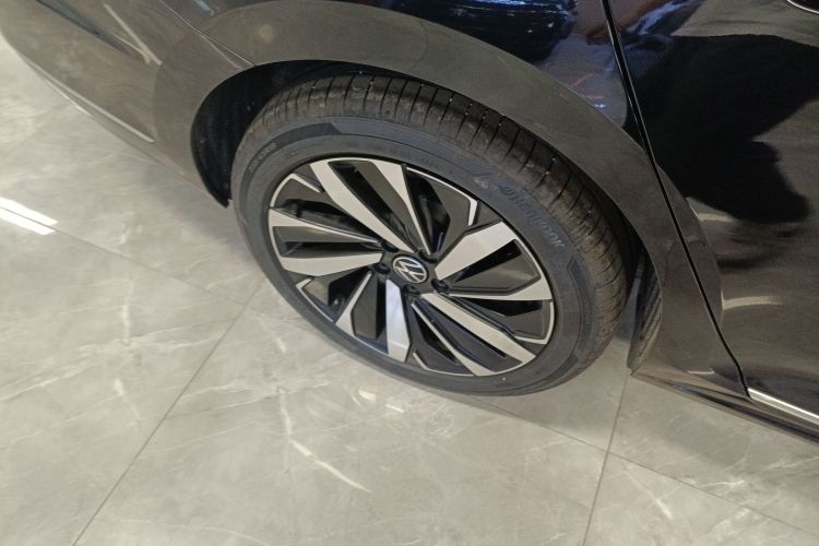 Volkswagen Passat 2025 immagine di auto #10