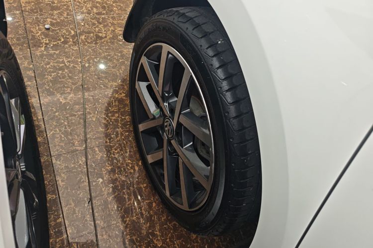 Volkswagen Golf 2019 car image #10