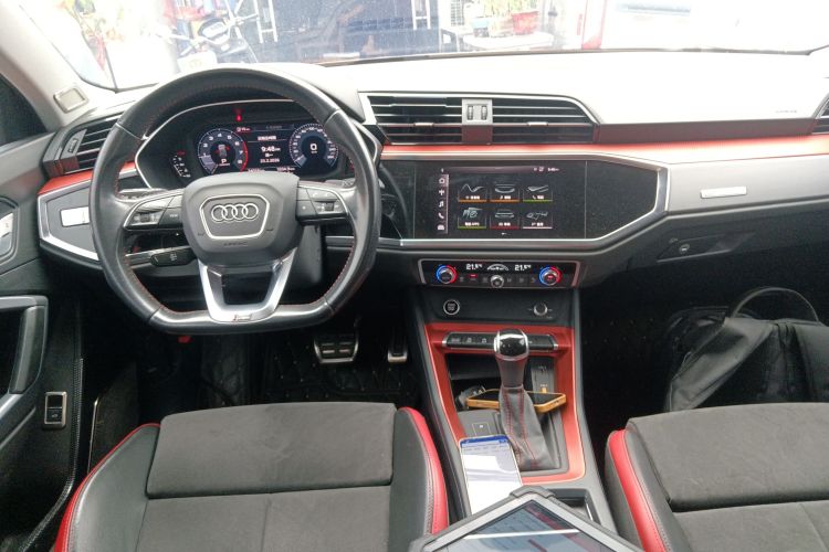Audi Q3 2021 صورة سيارة #10