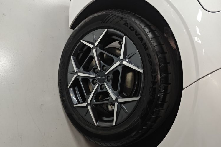 Lynk & Co 10 EM-P 2025 car image #10