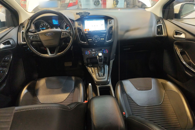 Ford Focus 2017 car image #10
